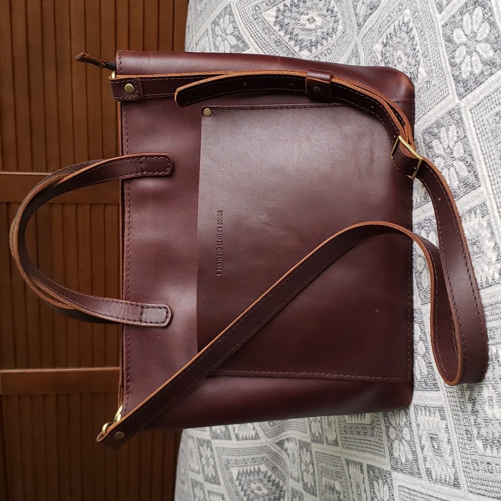 Portland Leather Medium Crossbody Tote Grizzly with Zipper